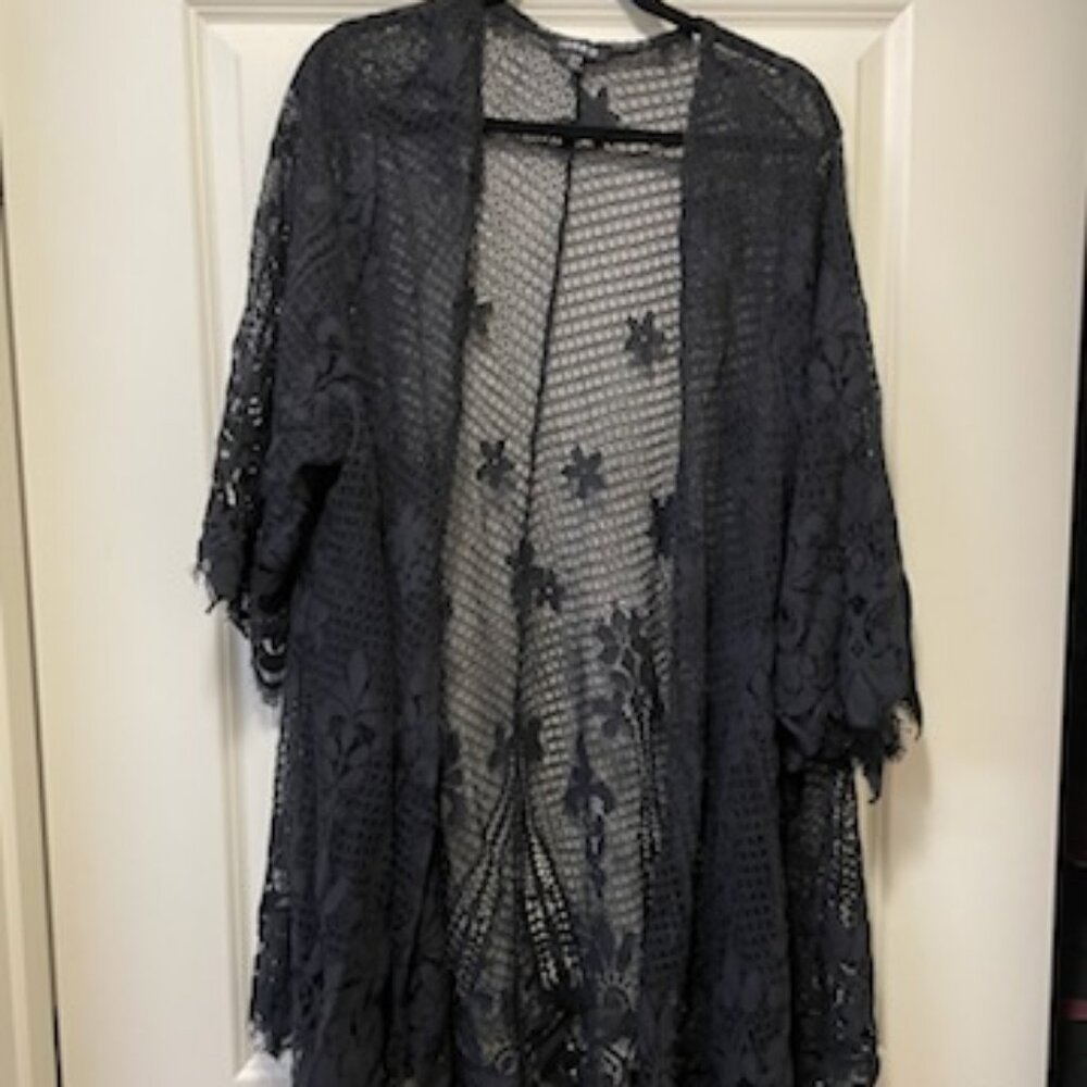 Black Torrid Short-Sleeved Lace Kimono NWOT